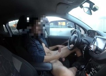 DICK FLASH CAR. Un Bel Cazzo Duro Per Una Donna Che Passa E Guarda.