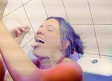Polish Chic- Blowjob In Toilet