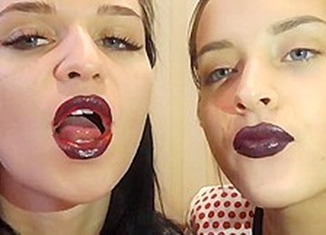 Messy Lipstick Kissing 3