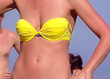 Sexy Bikini Cameltoe Beach Girls