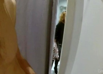 DRESSING ROOM FLASH PART1. La Signora Non Riesce A Smettere Di Guardarmi.