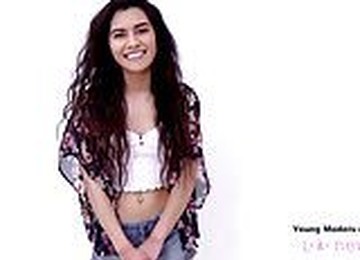 19 Y.O. TEEN FUCKED DURING PHOTOSHOOT