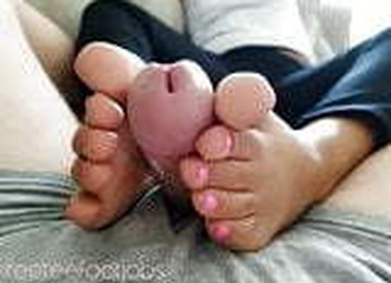 Teeteefootjobs - HOT PINK Ebony Toes Warm Up Footjob MILF