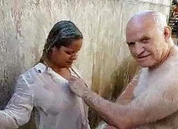 Velho Com Loira Gostosa