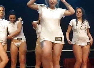 Elles Tortillent Leurs Petits Culs Pour Nous Faire Bander