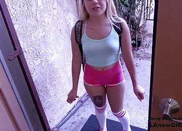 Cute Teen, 19, Agrees To Have Sex At Photoshoot