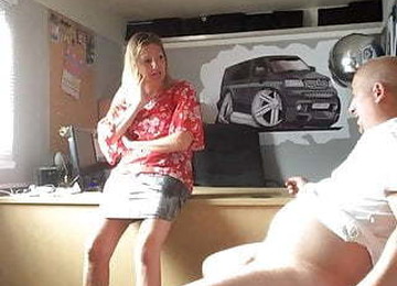 Comendo A Secretaria Nova