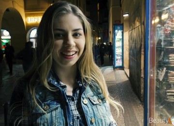 Emotional And Long Lasting Cock Riding Workout With Lusty Julia Red