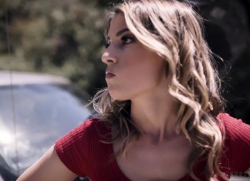 Outdoors Quickie By The Car With Gorgeous Stranger Kristen Scott