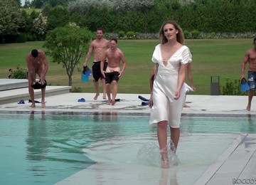 Smoking Hot Babe Linda Leclair Craves For Stiff Monster Cocks