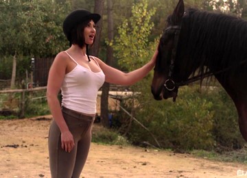 Busty Mature Babe Yasmin Scott Gets Cum In Her Mouth Outdoors