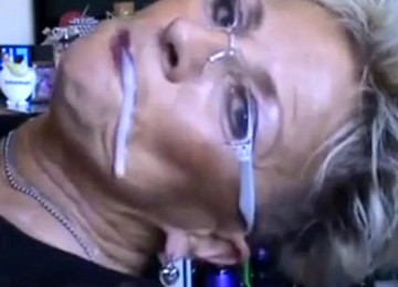 Geisteskranke Oma Mit Sahne In Der Fresse!