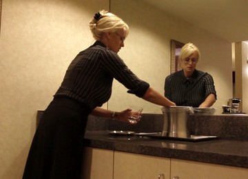 Stormy Daniels Is The Sexiest Oozing Cougar Alive!!