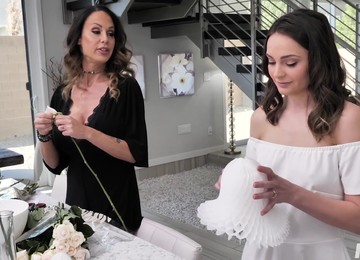 Stunning Milf McKenzie Lee Is Fucking Pretty Stepdaughter