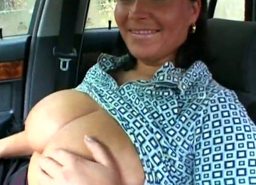 Incredible Hot Busty Mature Babe Gets Seduced In The Car