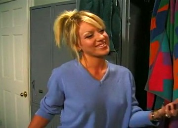 Lewd Light Haired Wife Gets Rid Of Panties And Enjoys Some Good Cuni