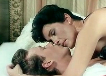 Short Haired Elegant Brunette Milf Gives Amazing Sensual Head