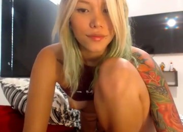 That's One Sexy Teen And She Masturbates Like No One's Watching