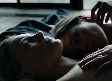 Below Her Mouth (2017) VF