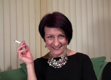 Ravishing Mature Babe With Shaved Pussy Rubbing It In An Robust Solo Shoot