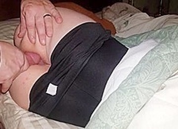 给姐姐下药偷偷舔屁眼迷玩昏睡中姐姐的菊花