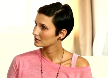 Short Haired Brunette Cougar Gabriele Gucci Is Gonna Fingerfuck Her Twat