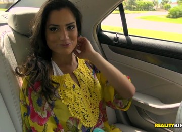 Chichi Medina Poses In A Hot White Swimsuit And Bathes In A Pool