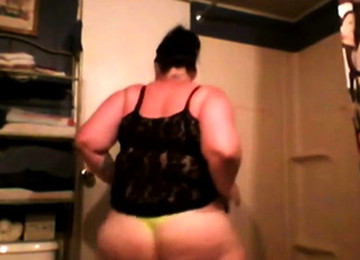 Yellow Thong Twerk