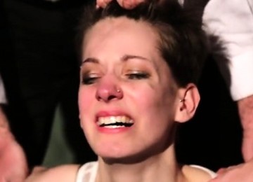 Moglie Tettona Schlucken