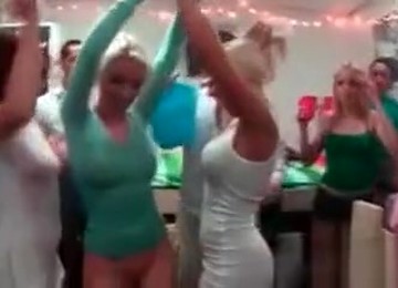 Amateur College Girls Go Wild Dorm Party