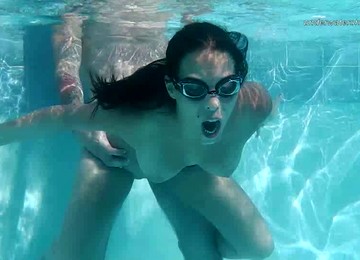 Naughty Amateur GF In Swim Glasses Is Busy With Sucking Dick