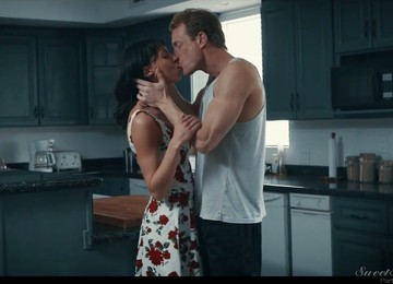 Sexy Hot Housewife Lexi Foxy Is Really Happy To Suck Dick Of Her Hubby