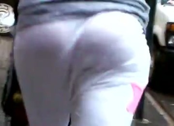 Sexy Chick Accidentally Flashed Her Underwear In Tight Pants