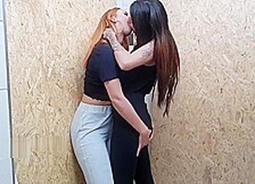 Hot Lesbians Deep Kiss And Suck Tongues