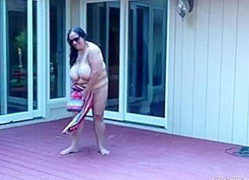 Indian Huge Boob 50yo Aunty Mira And Me At The Pool