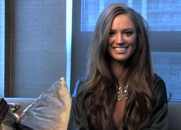 Amazing Charlie Riina Shows Her Body At Photo Shoot