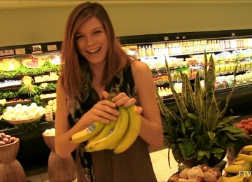 Horny Teens Stroll Through A Supermarket Showing Their Bodies