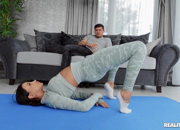 Flexible Wife Alyssia Kent Fucked On The Floor After A Yoga Session