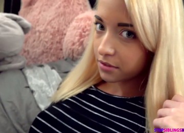 Hot Stepsister Paisley Rae Gives Her Head And Takes A Big Pole In Her Slit