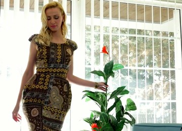 Blond Chick Affina Kisser Is Masturbating Her Smooth Yummy Pussy