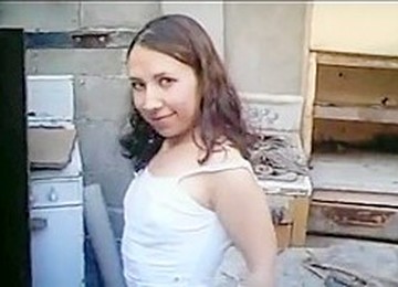 Orinando Y Cogiendo A Esta Rica Flaca Puta Tomando Meada