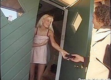 Jeg Har Leveret Din Telefonen. Ahh Tak. I Lige Maade - Danish Video