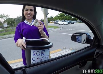 A Crazy, Chubby Girl Loves To Fuck In The Back Of A Car