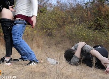 Очень рискованный секс рядом с незнакомцем на улице! Русское с разговорами!