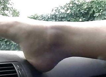 Valentina Outdoor Show  Upskirt Pussy