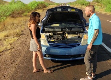 Guy Stops To Help This Babe And Ends Up Fucking Her Brains Out