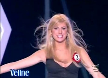 Accidental Up Skirt Video Of Blonde Model In Beauty Contest