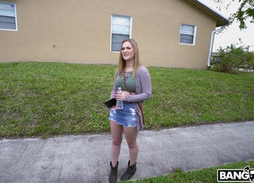 Busty Blonde Amateur Girl Kara Lee Opens Her Legs For A Quickie