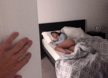 Kinky Stepson Is Spying On Hot Young Mommy Taking A Shower