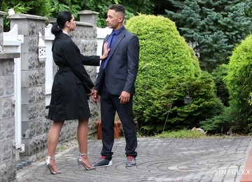 Naughty Wife Kira Queen Drops Her Panties To Have Erotic Sex